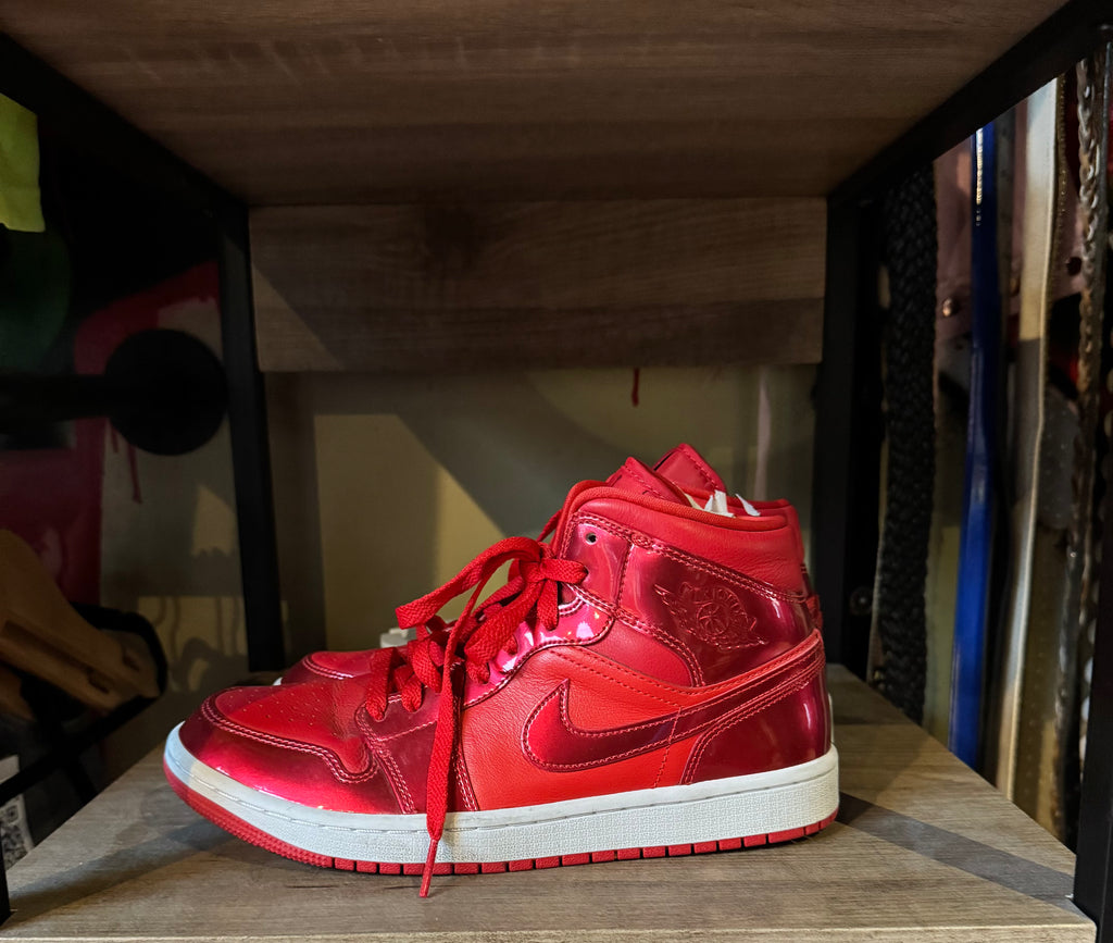 Air Jordan 1 Mid SE "University Red Pomegranate"